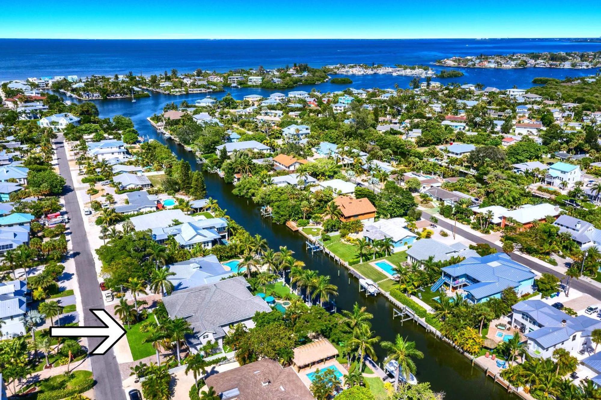 Bikinis And Martinis Waterfront Canal Villa Anna Maria Exterior photo