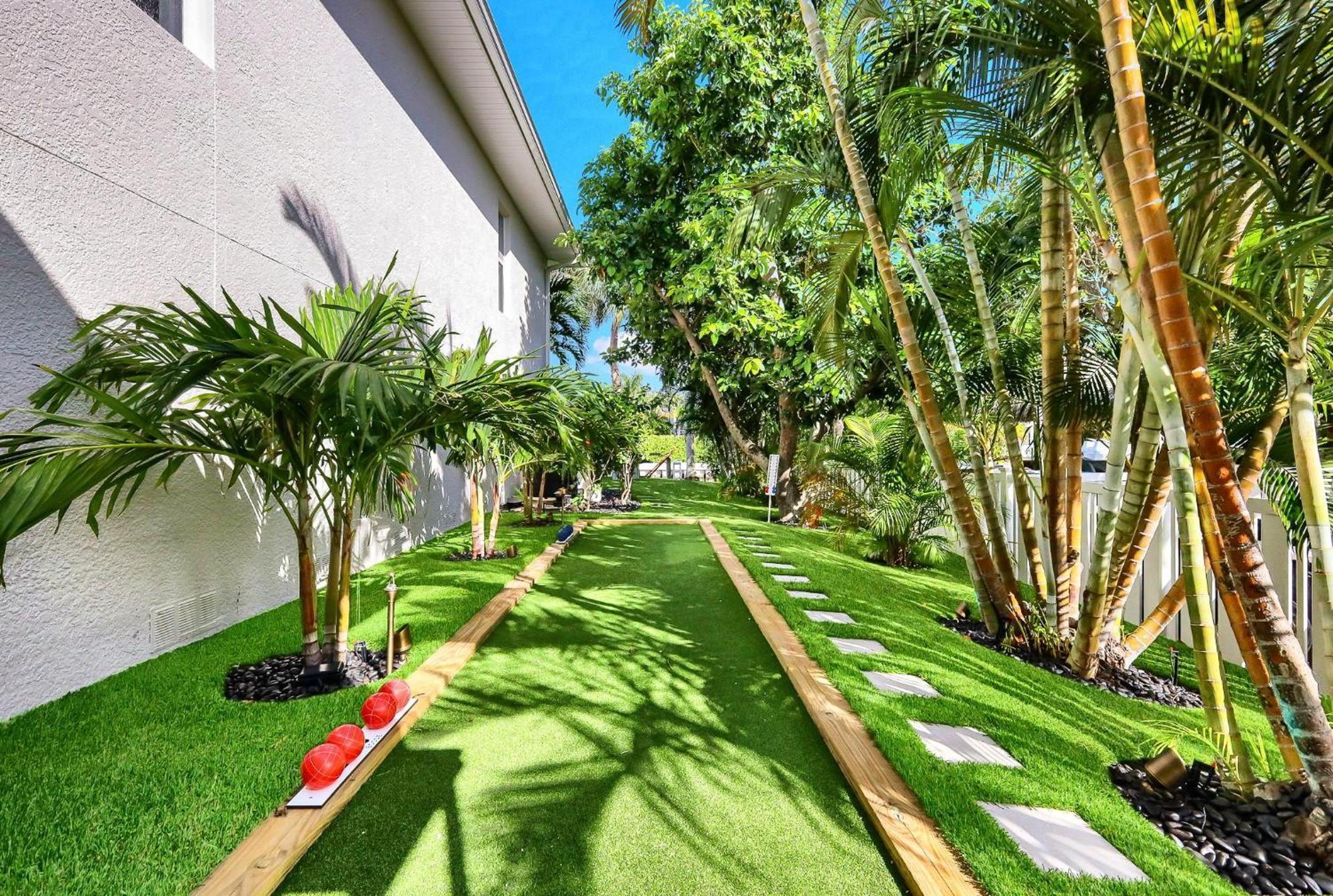 Bikinis And Martinis Waterfront Canal Villa Anna Maria Exterior photo
