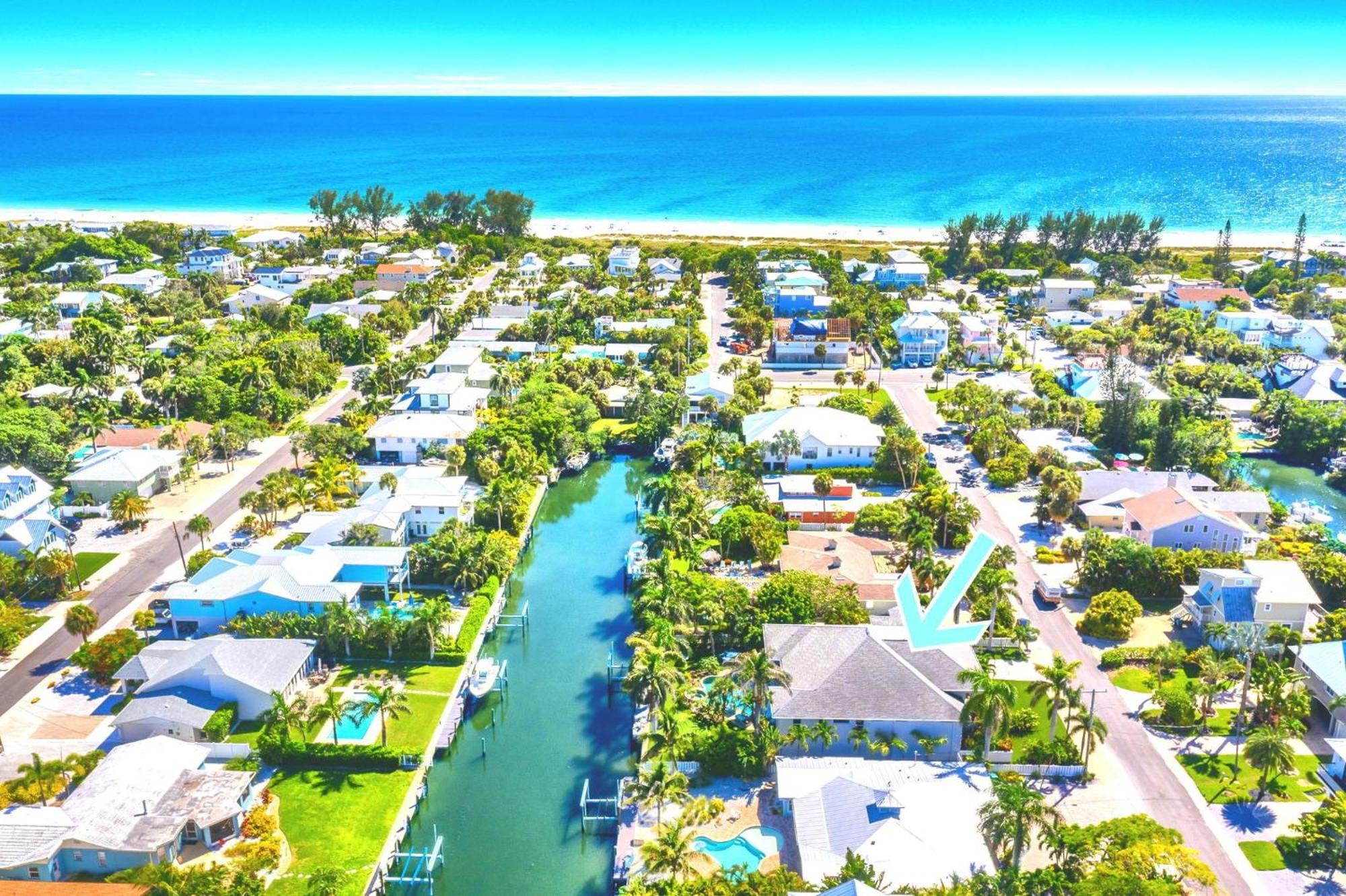 Bikinis And Martinis Waterfront Canal Villa Anna Maria Exterior photo