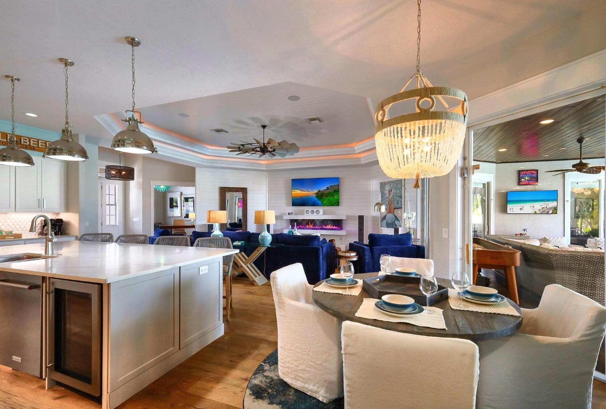 Bikinis And Martinis Waterfront Canal Villa Anna Maria Exterior photo