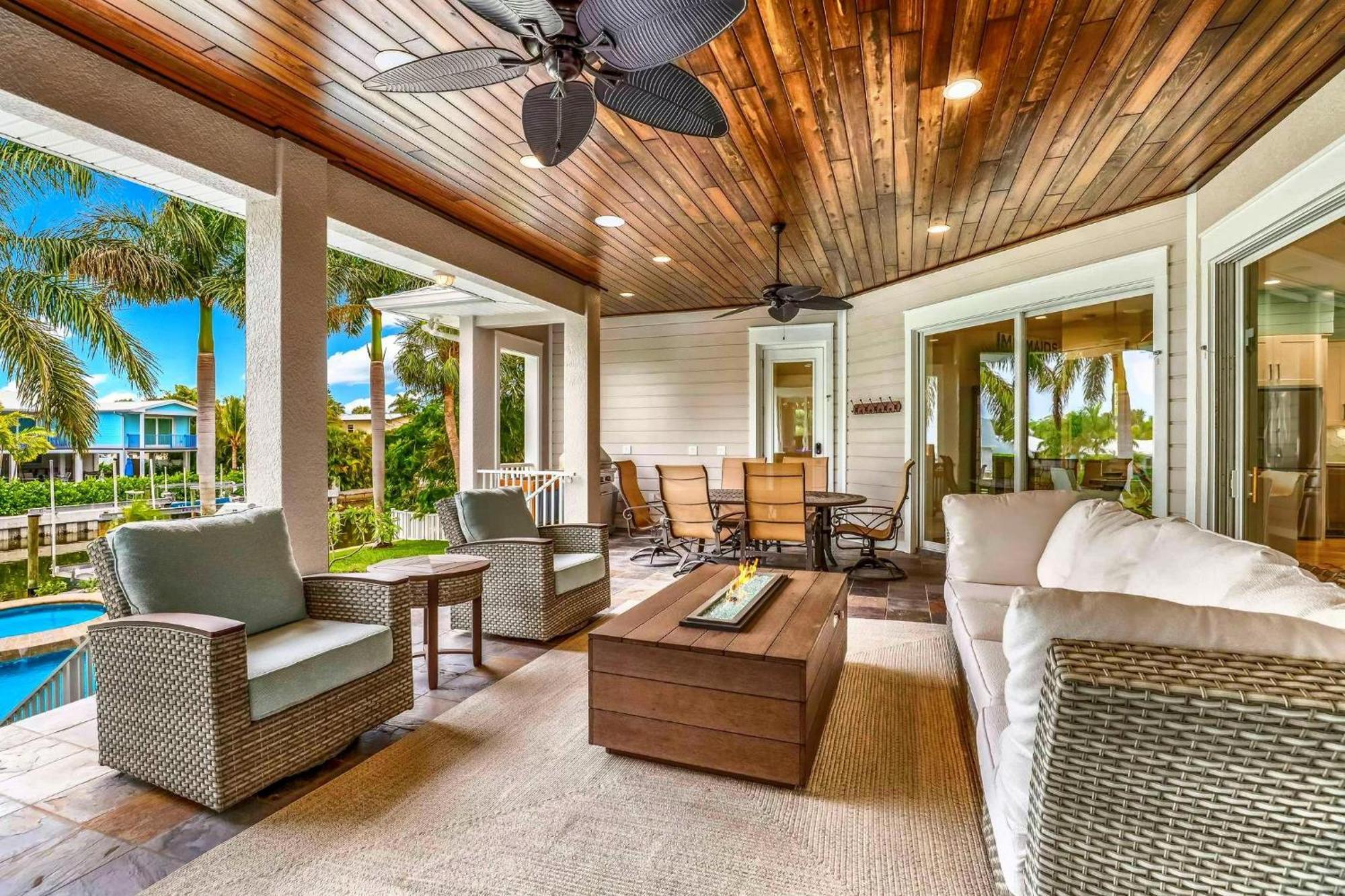 Bikinis And Martinis Waterfront Canal Villa Anna Maria Exterior photo
