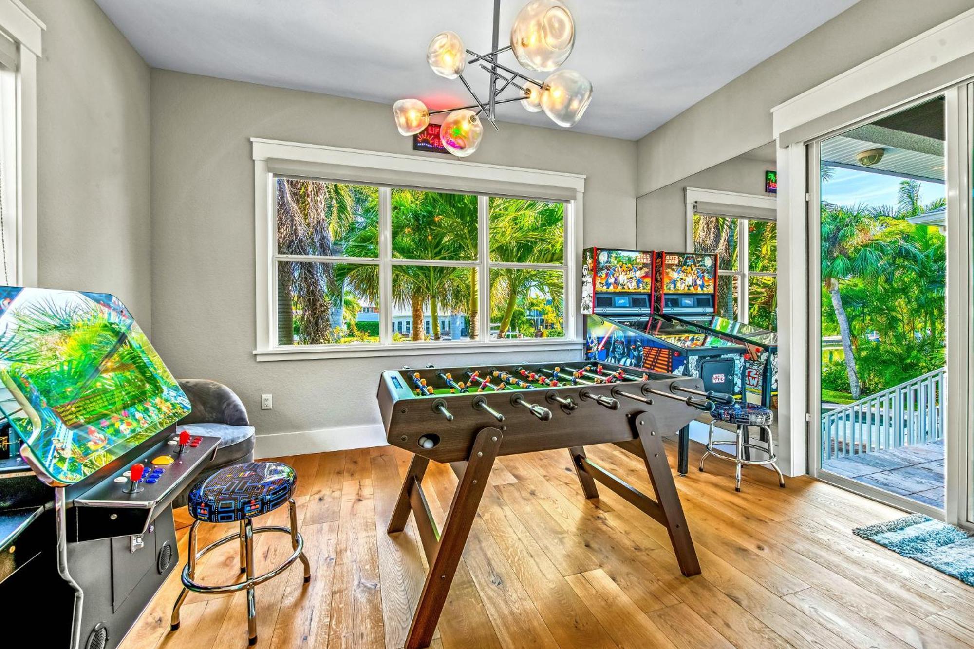 Bikinis And Martinis Waterfront Canal Villa Anna Maria Exterior photo