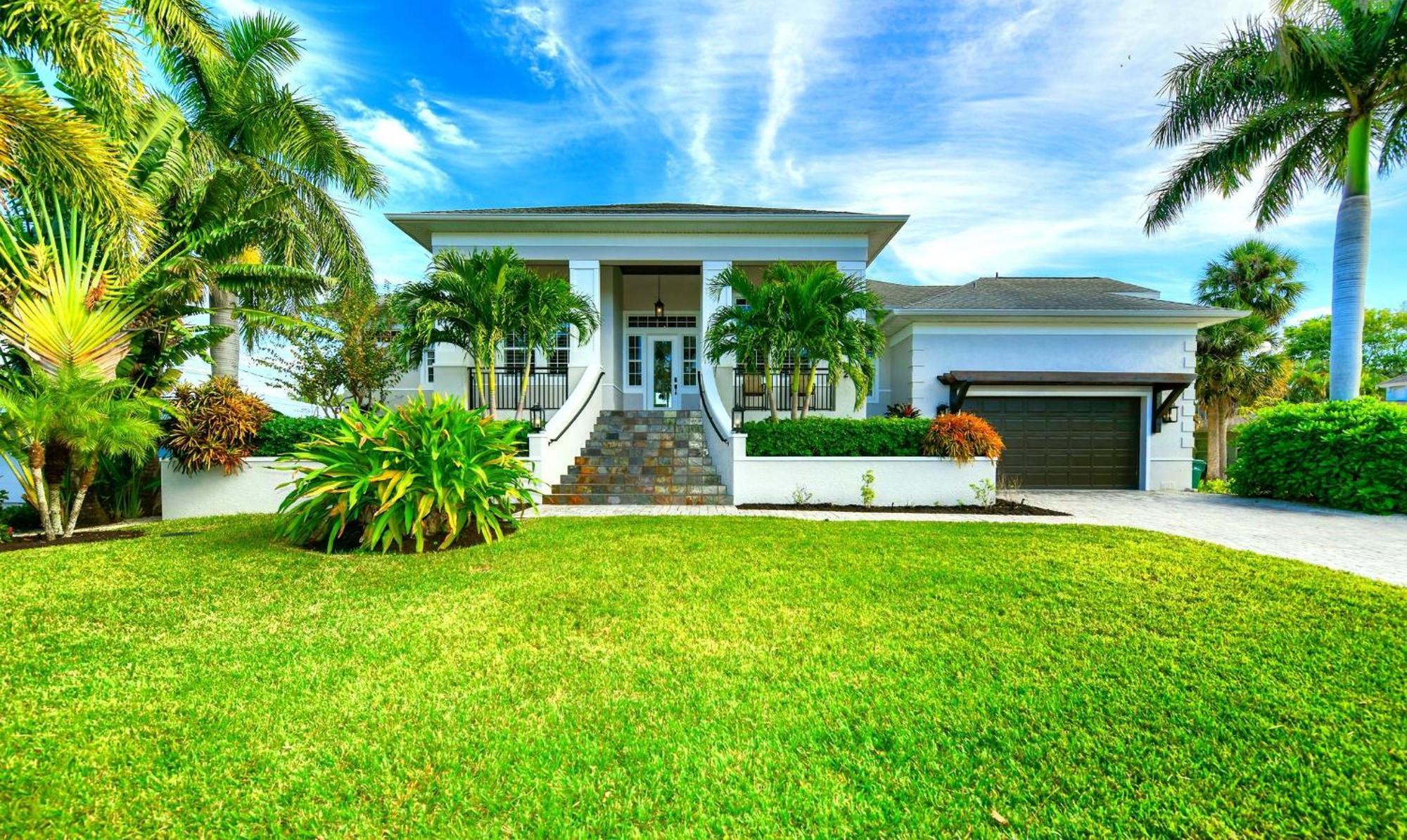 Bikinis And Martinis Waterfront Canal Villa Anna Maria Exterior photo
