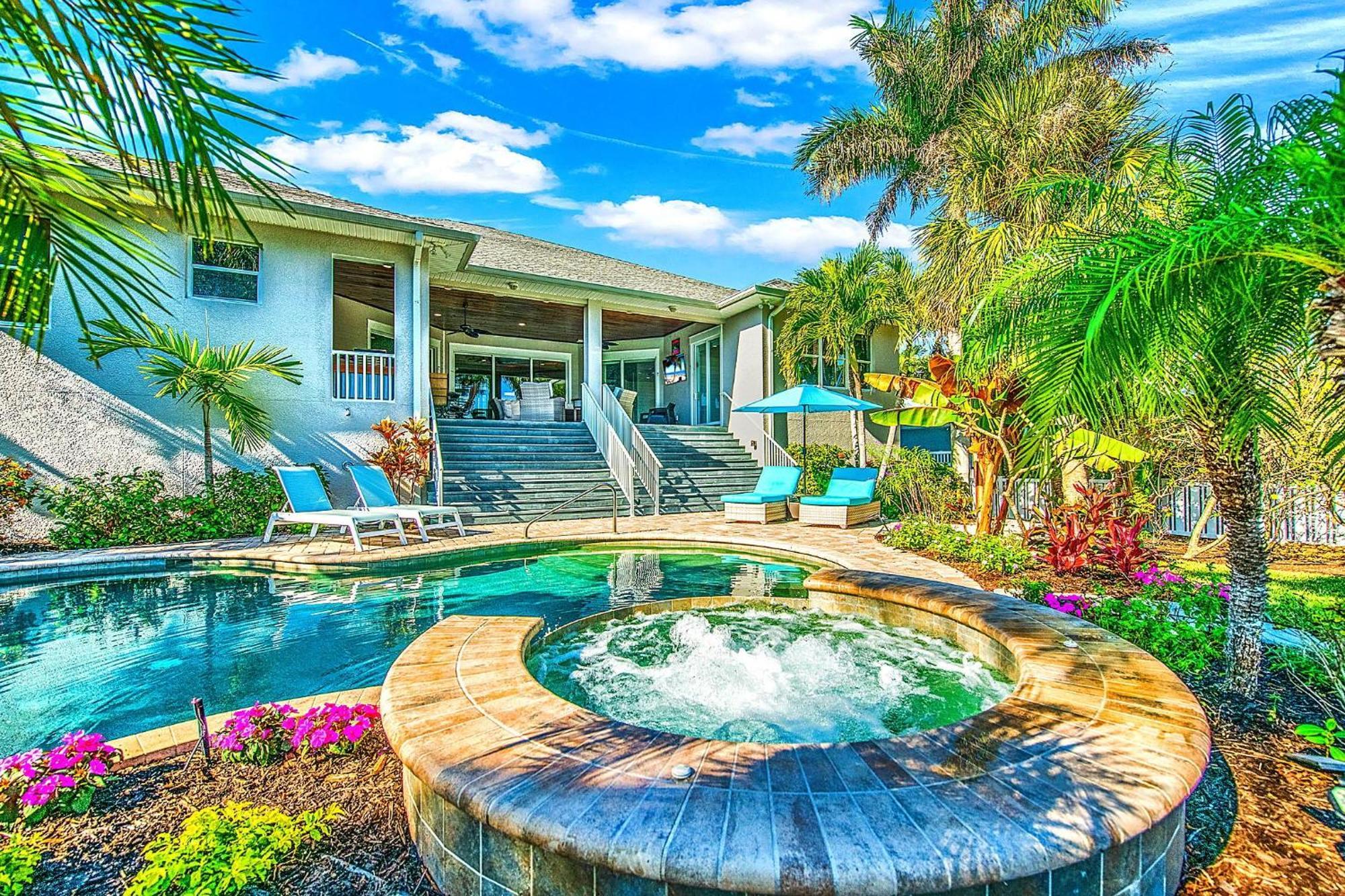 Bikinis And Martinis Waterfront Canal Villa Anna Maria Exterior photo